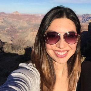 Meet your Posher, Deborah